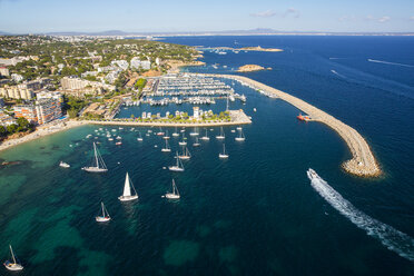High angle view of yachts anchored on coastline, Majorca, Spain - CUF13148
