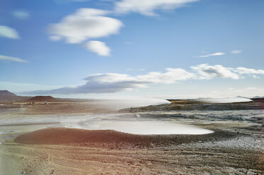 Dampfige, trostlose geothermische Landschaft, Namaskard, Myvatn, Island - CUF13153