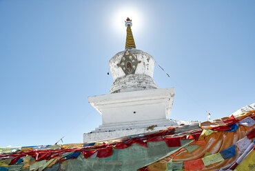 Gebetsfahnen auf dem Berg Zheduo, Kangding, Sichuan, China - CUF13158