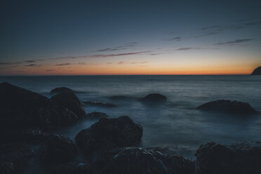 Norway, Lofoten, Moskenesoy, Kvalvika Beach at sunset - GUSF00798