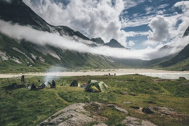 Norway, Lofoten, Moskenesoy, Young men camping at Horseid Beach - GUSF00857