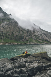 Norway, Lofoten, Moskenesoy, Young men fishing at Horseid Beach - GUSF00866