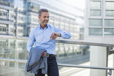 Waiting businessman checking the time - DIGF04328