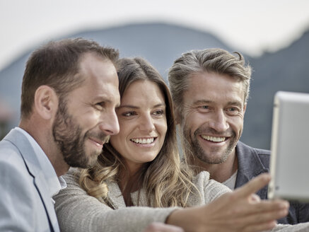 Smiling colleagues taking a selfie - CVF00582