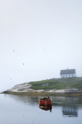 Leeres Ruderboot auf dem Wasser, Peggy's Cove, Nova Scotia, Kanada - ISF02442
