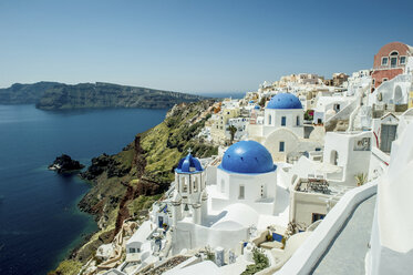 View of rooftops and sea, Oía, Santorini, Kikladhes, Greece - ISF02633