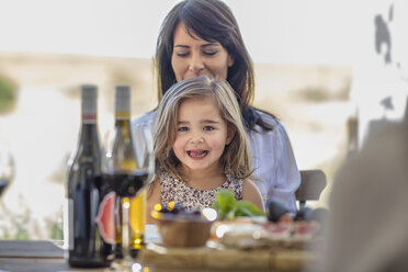 Mother and daughter having lunch outdoors - ISF02763