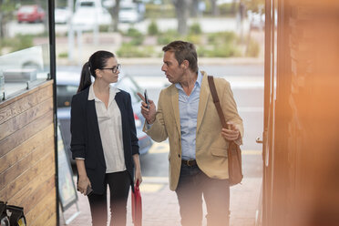 Couple walking having discussion - ISF02915