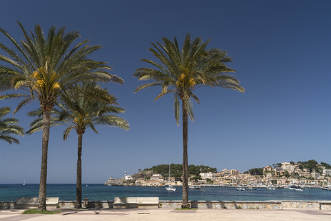 Spanien, Balearische Inseln, Mallorca, Port de Soller, Strandpromenade, lizenzfreies Stockfoto