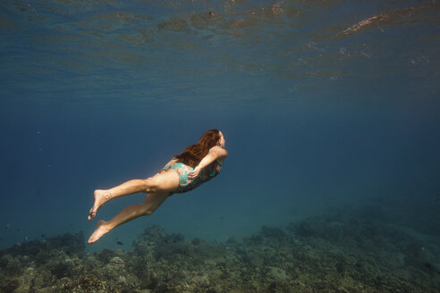 Woman swimming underwater, Oahu, Hawaii, USA - ISF02983