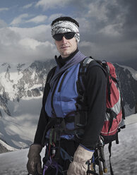 Porträt eines Bergsteigers auf dem Mont Blanc, Courmayeur, Aosta-Tal, Italien, Europa - ISF03171