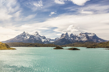 Mountain landscape with Grey Lake, Paine Grande and Cuernos del Paine, Torres del Paine national park, Chile - ISF03458