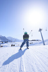 Junge beim Skifahren, Hintertux, Tirol, Österreich - ISF04120