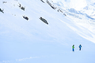 Menschen im Skiurlaub, Hintertux, Tirol, Österreich - ISF04138