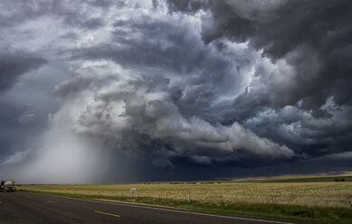 Tornadisches Gewitter über ländlichem Gebiet, Cope, Colorado, Vereinigte Staaten, Nordamerika - ISF04266