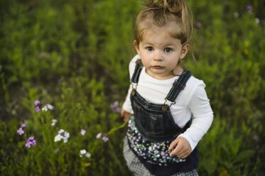 Portrait of girl playing in field - ISF04390