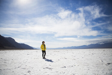 Wanderer im Death Valley National Park, Kalifornien, USA - ISF04445