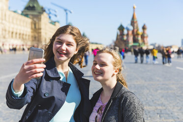 Russia, Moscow, Two teenage girls taking a selfie on the Red Square in the city - WPEF00327