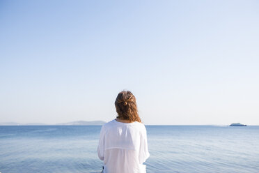 Woman on holiday by the seaside, Istanbul, Turkey, Asia - ISF04691