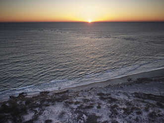 USA, Virginia, Luftaufnahme von Virginia Coast Reserve, Atlantik, Strand bei Sonnenuntergang - BCDF00349