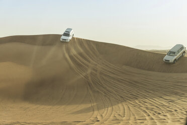 Off road vehicles driving down desert dunes, Dubai, United Arab Emirates - ISF06016