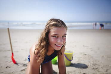 Girl playing on beach - ISF06049