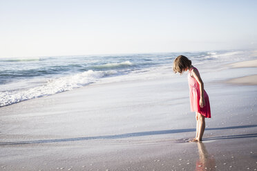 Mädchen am Strand, Kapstadt, Südafrika - ISF06098