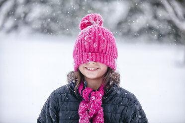 Girl with pink knitted hat pulled over eyes - ISF06117