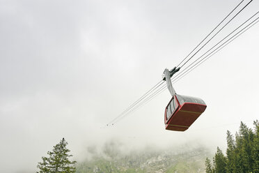 Seilbahn im Nebel, Pilatus, Schweiz - CUF13455