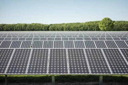 Germany, Kevelaer, solar plant - MOEF01112