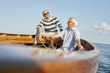 Freunde sitzen im Boot - CUF14641