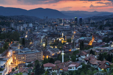 Bosnien-Herzegowina, Sarajevo, Zuta tabija am Abend - FPF00152