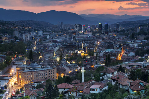 Bosnia-Herzegovina, Sarajevo, Zuta tabija in the evening - FPF00152