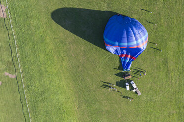 Luftaufnahme Heißluftballon auf Pitchcroft Racecourse, Worcester, England, UK - CUF15483