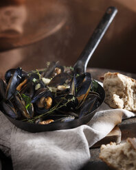 Mussels mariniere in saucepan - CUF15570