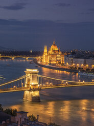 Das Parlament und die Kettenbrücke an der Donau bei Nacht, Ungarn, Budapest - CUF15888