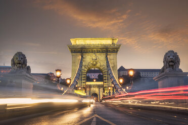 Traffic on the Chain Bridge at night, Hungary, Budapest - CUF15896