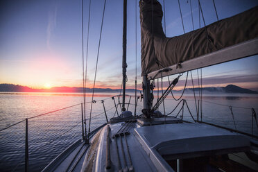 Bootsdeck bei Sonnenuntergang - CUF15998