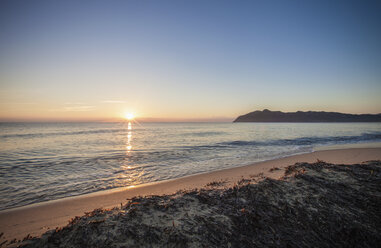 Sonnenuntergang über dem Meer, Villasimius, Sardinien, Italien - CUF16129