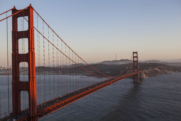 Ansicht der Golden Gate Bridge über die Bucht von San Francisco, San Francisco, Kalifornien, USA - CUF16143