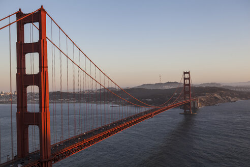 Ansicht der Golden Gate Bridge über die Bucht von San Francisco, San Francisco, Kalifornien, USA - CUF16143