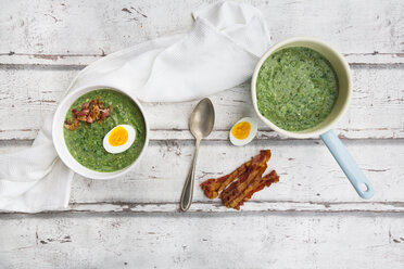 Spinach soup with egg and bacon - LVF06997