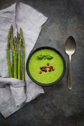 Green asparagus soup with pomegranate seeds and basil - LVF07005