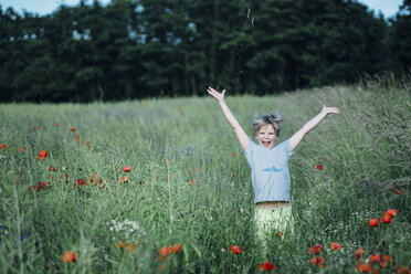 Portrait of happy boy in poppy field - MJF02302