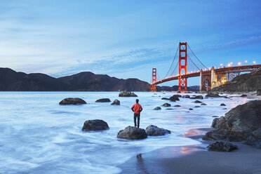 Golden Gate Bridge in der Abenddämmerung, San Francisco, Kalifornien - ISF06543