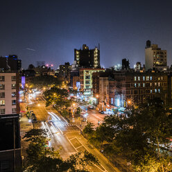 Blick auf die Lower East Side bei Nacht, Manhattan, New York, USA - ISF06637