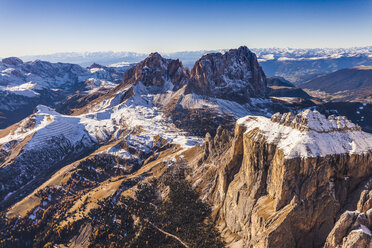 Berglandschaft, Dolomiten, Italien aus dem Hubschrauber aufgenommen - CUF17867