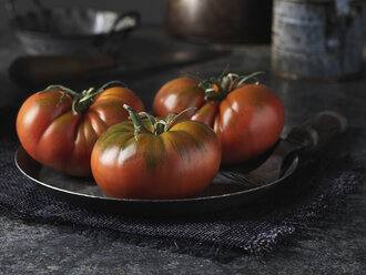 Red beef tomatoes on vintage metal plate - CUF18017
