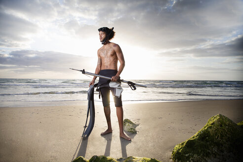 Diver with speargun, Palm Beach, Florida, USA - ISF06918