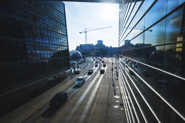 Erhöhtes Stadtbild mit Straßenverkehr und Bürogebäuden, Kopenhagen, Dänemark - CUF18899